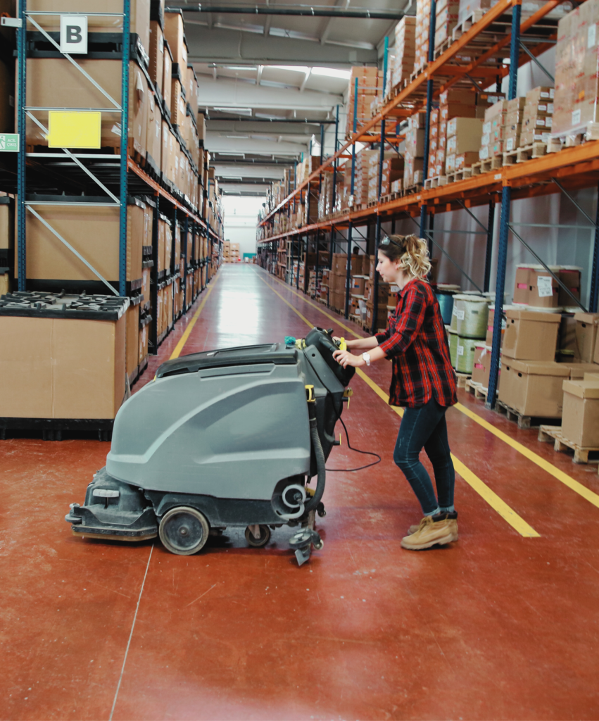 Ladude ja tööstuspindade puhastus – puhas ja ohutu töökeskkond suurematele pindadele